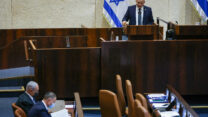 ראש הממשלה נפתלי בנט במליאת הכנסת (קרדיט: דוברות הכנסת - נועם מושקוביץ/דני שם טוב)