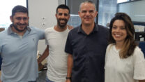 נציגי ההסתדרות והנהגת ועד הפניקס. "ההתאגדות היא המשך ישיר להישגי העבודה המאורגנת בחברה" (צילום: ההסתדרות)