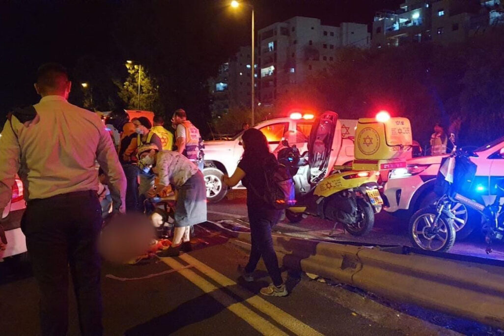 זירת התאונה סמוך לבאר טוביה (צילום: דוברות מד"א) זירת התאונה סמוך לבאר טוביה (צילום: דוברות מד"א)