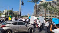 משגיחי כשרות מפגינים בתל אביב הגד אישור הרפורמה במערך. (צילום: מטה המאבק ברפורמת הכשרות)