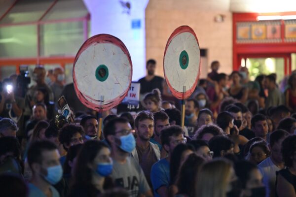 הפגנת רופאים מתמחים בהובלת ארגון 'מרשם' במחאה על מתווה קיצור התורנויות בסינמטק בתל אביב (צילום: אלעד גוטמן)
