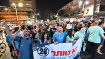 הפגנת רופאים מתמחים בהובלת ארגון 'מרשם' במחאה על מתווה קיצור התורנויות ברחוב אבן גבירול בתל אביב (צילום: אלעד גוטמן)