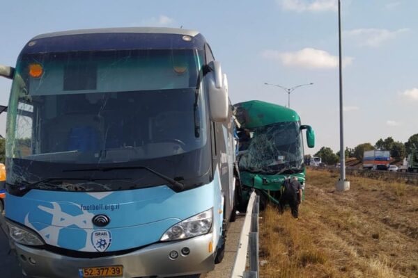 תאונה בין שני אוטובוסים: 33 פצועים, כביש 6 נפתח מחדש לתנועה