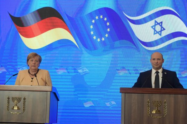 ראש הממשלה נפתלי בנט בפגישתו בירושלים עם קנצלרית גרמניה היוצאת, אנגלה מרקל (עמוס בן גרשום / לע"מ)
