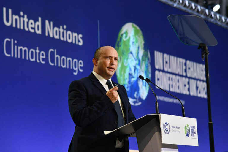 Prime Minister Naftali Bennett speaks at the UN Climate Talks in Glasgow. (Photo: Chaim Tzach/GPO)
