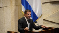 יו"ר ועדת הכספים אלכס קושניר מדבר במליאת הכנסת (צילום: דוברות הכנסת - נועם מושקוביץ/דני שם טוב)
