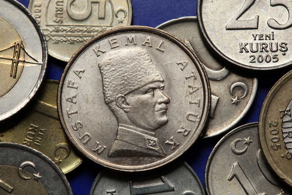 מטבעות טורקיים. הסוחרים כבר מתיכים ומוכרים (צילום: shutterstuck)