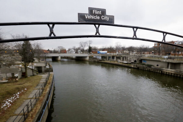 זיהום המים בפלינט, מישיגן: ילדי העיר שהורעלו יקבלו מהמדינה 600 מיליון דולר