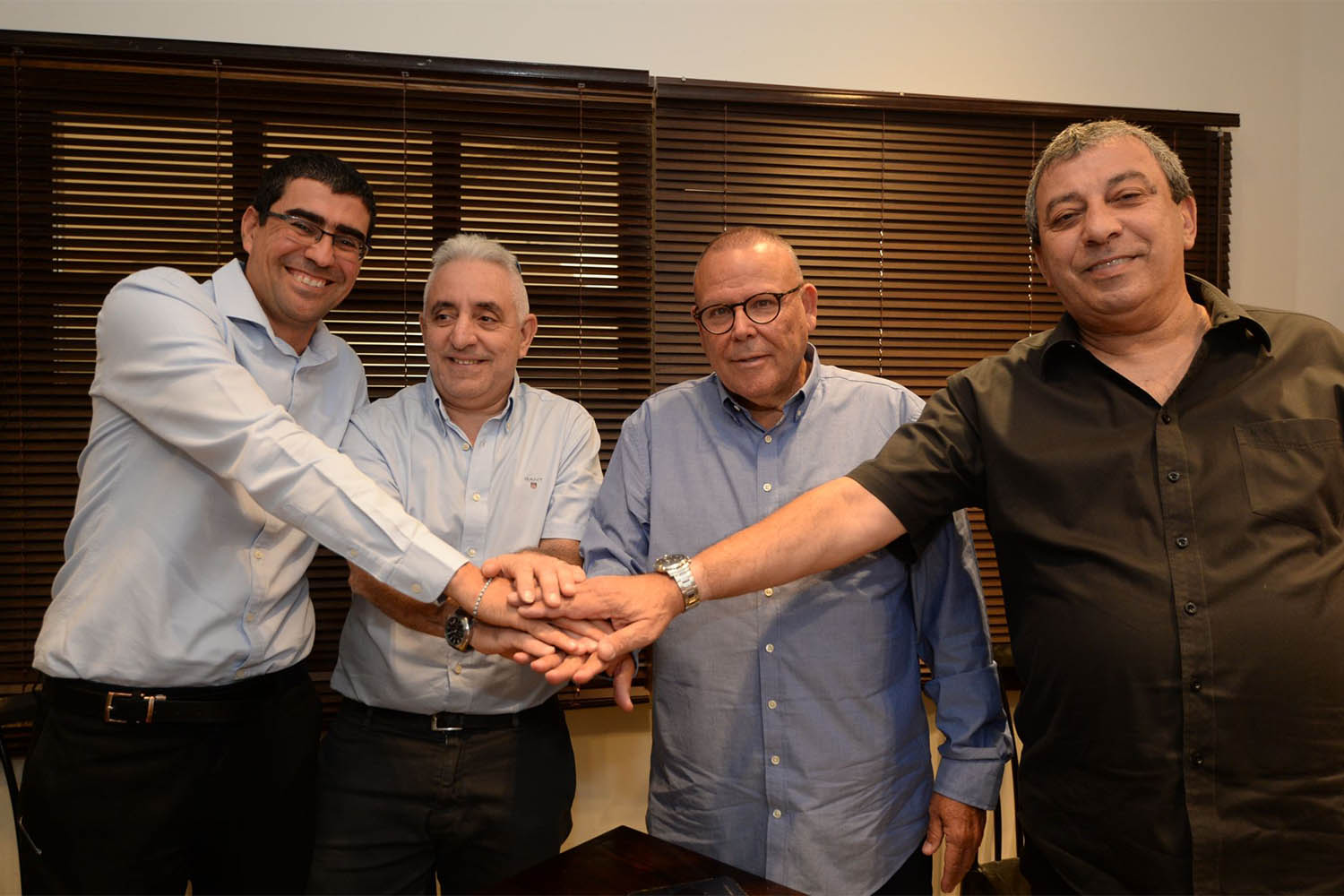 توقيع اتفاقية جماعية للمهنيين الصحيين. من اليمين: بروسبر بن حمو ، وأرنون بار دافيد ، وإيلي غاباي ، وكوبي بار ناتان (الصورة: المتحدثة باسم الهستدروت)
