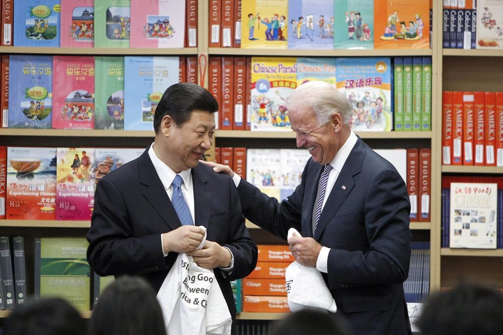 נשיא ארה"ב ג'ו ביידן ונשיא סין שי ג'ינפינג (צילום: AP Photo/Damian Dovarganes, File)