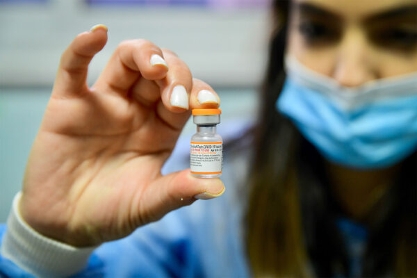 מול התחלואה הגואה: הרשויות באירופה ממליצות לאשר חיסון קורונה לילדים בגיל 5 עד 11