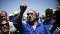 עובדי רותם אמפרט בהפגנה (צילום: יונתן זינדל / פלאש 90)