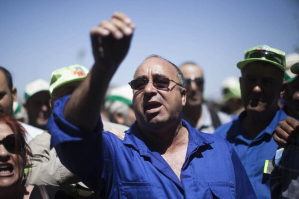עובדי רותם אמפרט בהפגנה (צילום: יונתן זינדל / פלאש 90)