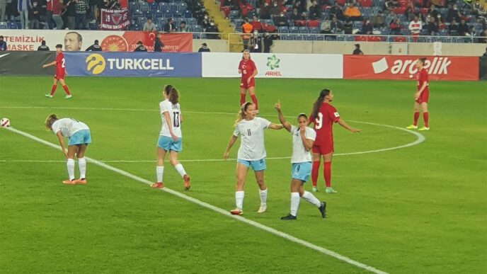 נבחרת הנשים בכדורגל מול טורקיה, במוקדמות המונדיאל (צילום: ההתאחדות לכדורגל בישראל)