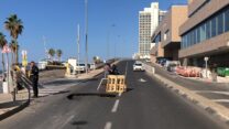 בולען ברחוב הרברט סמואל בתל אביב (קרדיט דוברות המשטרה)