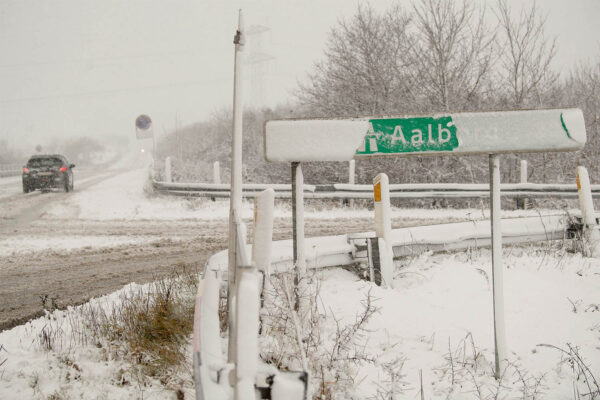 שלג מכסה את הכביש המהיר בצפון דנמרק (צילום: Ritzau Scanpix/Bo Amstrup via REUTERS)