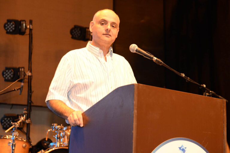 UPCAPSE chairman Gil Bar Tal speaking at the conference. (Photo: Histadrut Spokesperson’s Office)