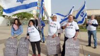 חקלאי הצפון מפגינים בכיכר הבימה בתל אביב (צילום: מאיה רונן)