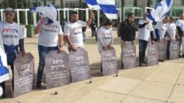 הפגנת החקלאים מהצפון בכיכר הבימה בתל אביב (צילום: מגן חקלאות ישראל)