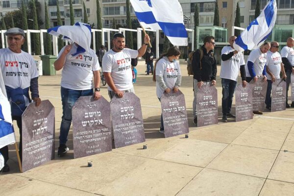 הפגנת החקלאים מהצפון בכיכר הבימה בתל אביב (צילום: מגן חקלאות ישראל)