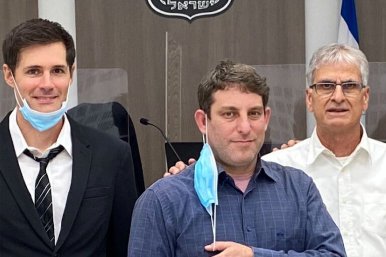 Reuven Perry, Moti Ronen and lawyer Yuval Brock. “It cannot be ignored that this is an injury to two workers from the leaders and founders of the organization,” the judge wrote. (Photo: Histadrut)