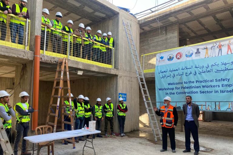 הכשרת בטיחות לעובדים פלסטיניים בענף הבניין (צילום: הקרן לעידוד ופיתוח ענף הבנייה בישראל)