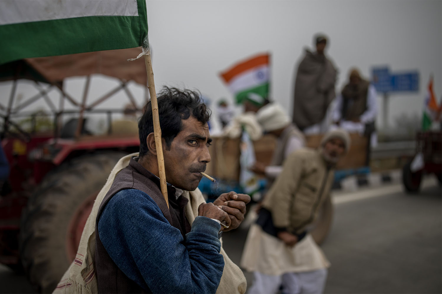 חקלאי בעצרת טרקטורים בניו דלהי, הודו. החקלאים יצאו למאבק ארוך נגד חוקי החווה החדשים שהובילה הממשלה, ולבסוף ניצחו והביאו לביטולם. 7 בינואר 2021 (צילום: AP Photo/Altaf Qadri)