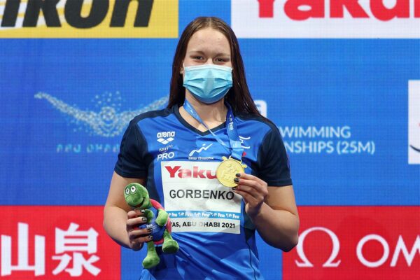 הישג היסטורי: אנסטסיה גורבנקו זכתה במדליית הזהב באליפות העולם בשחייה