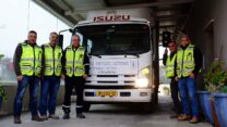 ״בקור וברוחות של ירושלים, אנחנו בחוץ״. מימין: דוד כהן יוחנן מזרחי ורביע עווד (צילום: דוד טברסקי)
