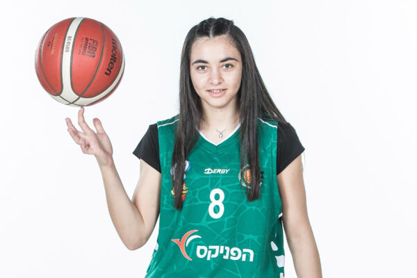 "קשה לאנשים לקבל את זה": נור כיוף היא הכדורסלנית הדרוזית הראשונה בישראל