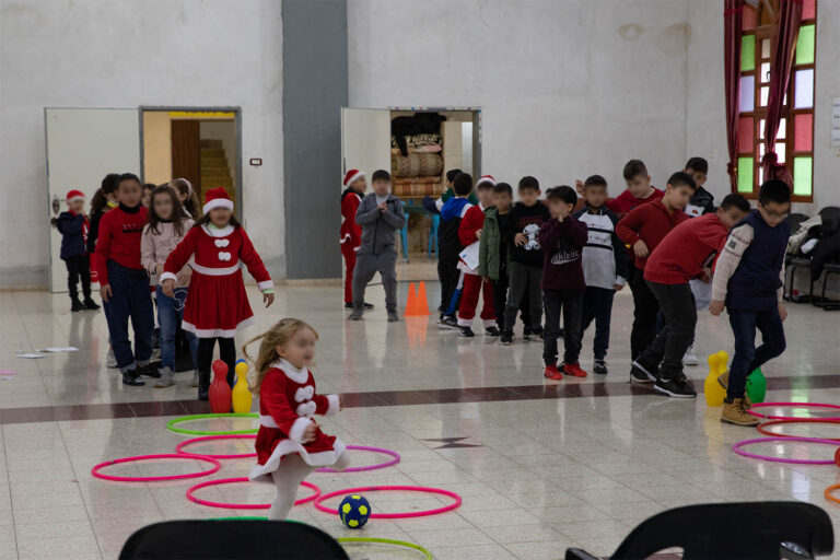 פעילות ילדים לקראת חג המולד בכנסיית מריה הבתולה בסכנין (צילום: גילעד שרים)