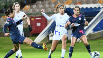שחקניות מ.ס. קרית גת (בתלבושת הכהה) מול אס"א ת"א (צילום ארכיון: מושיק אושרי, אס"א ת"א)
