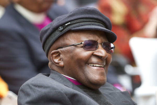 הארכיבישוף דזמונד טוטו, מראשי המאבק באפרטהייד בדרום אפריקה, מת בגיל 90