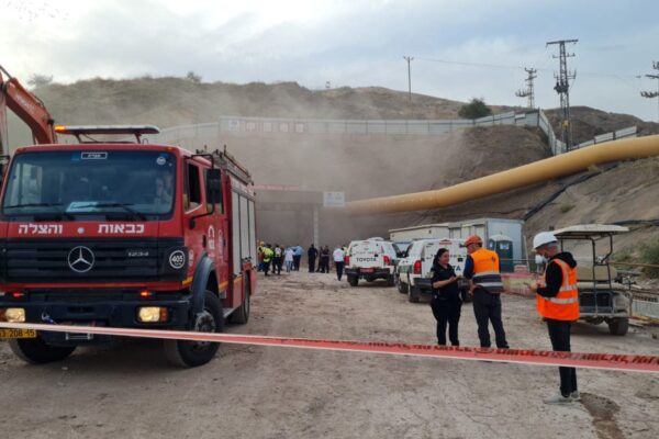 30 עובדים נלכדו בתוך מנהרה בשל שריפה שפרצה בתחנת כח ליד כוכב הירדן