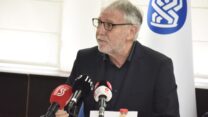 שר הרווחה, מאיר כהן, בהצגת דו"ח העוני של המוסד לביטוח לאומי 2020 (צילום: דוברות המוסד לביטוח לאומי)