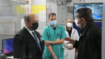 ראש הממשלה נפתלי בנט בביקור בבית החולים שיבא (צילום: חיים צח, לע"מ)