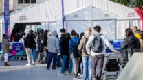 תור לבדיקות קורונה (צילום: אבשלום ששוני/פלאש 90)