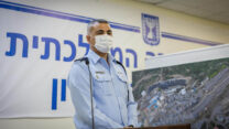 תנ"צ שמעון נחמני, ראש חטיבת המבצעים במשטרה במהלך עדותו לוועדת החקירה לאסון מירון (צילום: יונתן זינדל, פלאש 90)