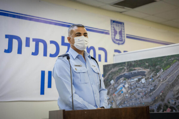 תנ"צ שמעון נחמני, ראש חטיבת המבצעים במשטרה במהלך עדותו לוועדת החקירה לאסון מירון (צילום: יונתן זינדל, פלאש 90)