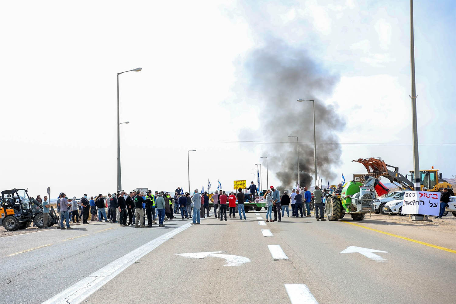 הפגנת חקלאים בכביש הערבה. (צילום: תם אלדר)