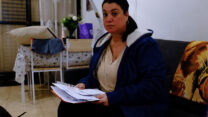 שירה לוגסי. "אבי אמר לעמידר שהבית ריק, אבל אני הייתי פה כל הזמן" (צילום: דוד טברסקי)
