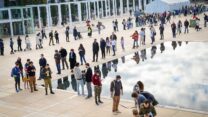 תור לבדיקות קורונה בתל אביב (צילום ארכיון: אבשלום ששוני/פלאש90)