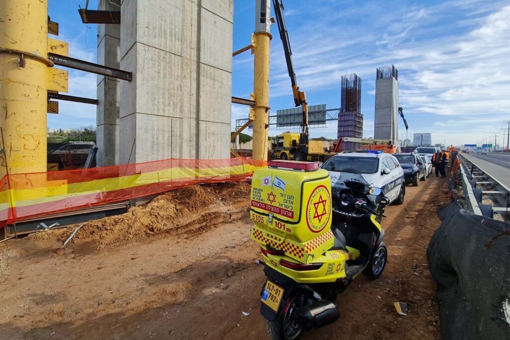 זירת תאונת עבודה באתר בנייה (צילום ארכיון: מד"א)