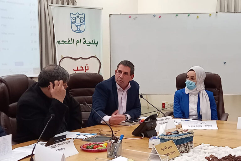 סגן השר לביטחון פנים לשעבר יואב סגלוביץ' (במרכז), בהצגת התוכנית (צילום ארכיון: יהל פרג')