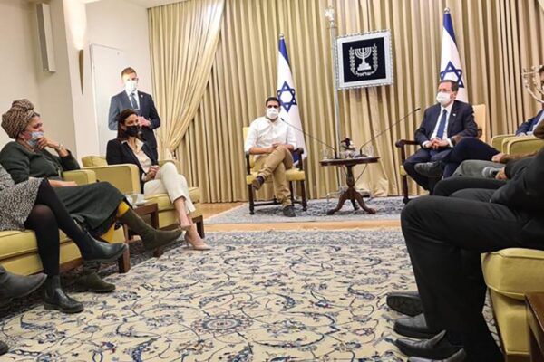 הנשיא נפגש עם משפחות הרוגי האסון במירון: "אעשה כמיטב יכולתי לסייע"