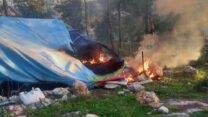 הציוד החקלאי שנשרף (צילום: אברהם קלנר)