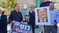הפגנת העצמאים בתל אביב. בפגישת נציגי בעלי העסקים עם שר האוצר לא הושגה התקדמות והדיון על פיצויים ימתין לסוף פברואר (צילום: הדס יום טוב)