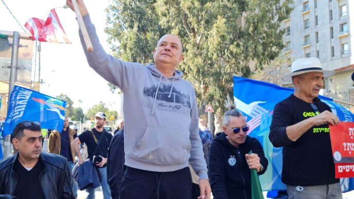 דני אלחרר בהפגנת עצמאים בתל אביב (צילום: הדס יום טוב)