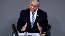 יו"ר הכנסת ח"כ מיקי לוי נואם בפרלמנט הגרמני  (צילום: REUTERS/Hannibal Hanschke)