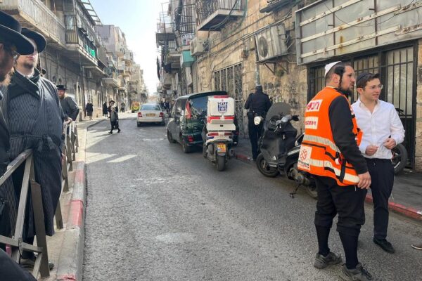תאונת עבודה בשכונת מאה שערים ברושלים (צילום: איחוד הצלה)
